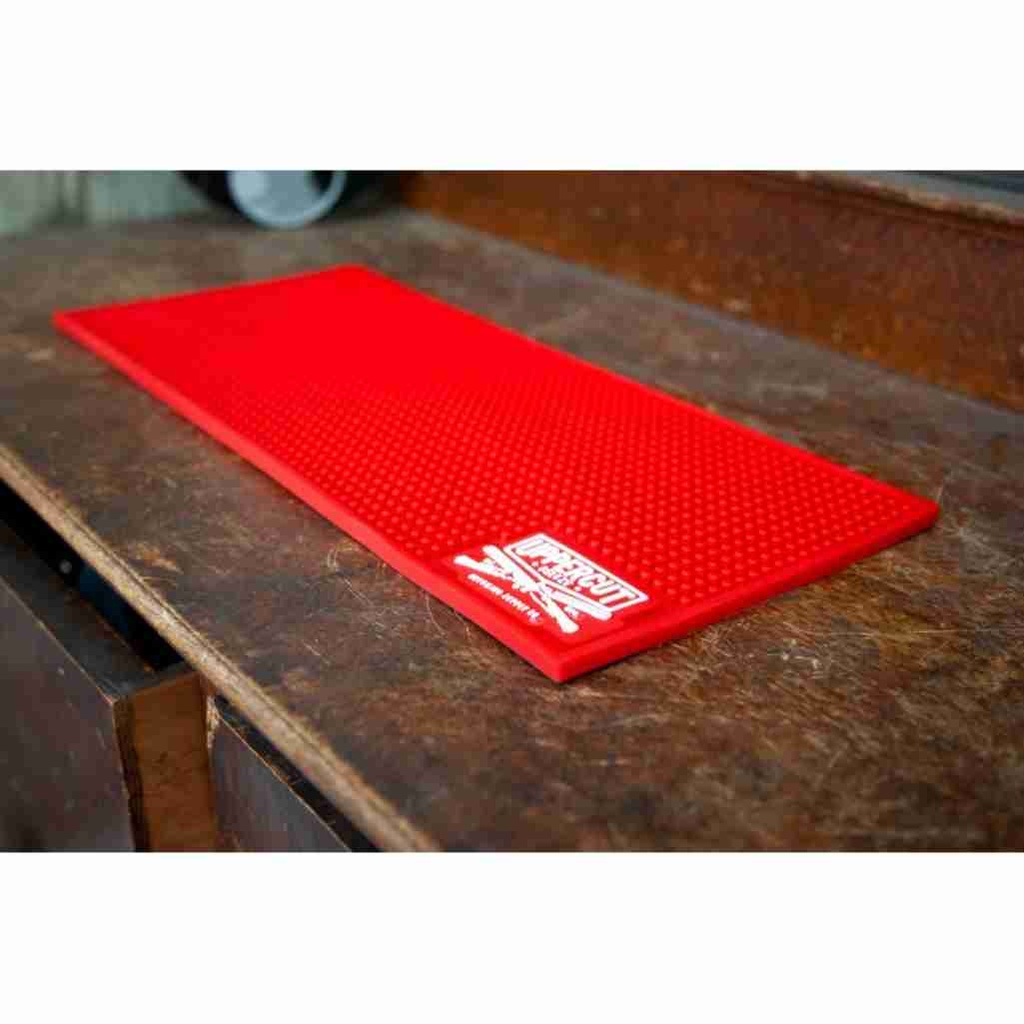 UPPERCUT Barber mat rouge 25x49cm